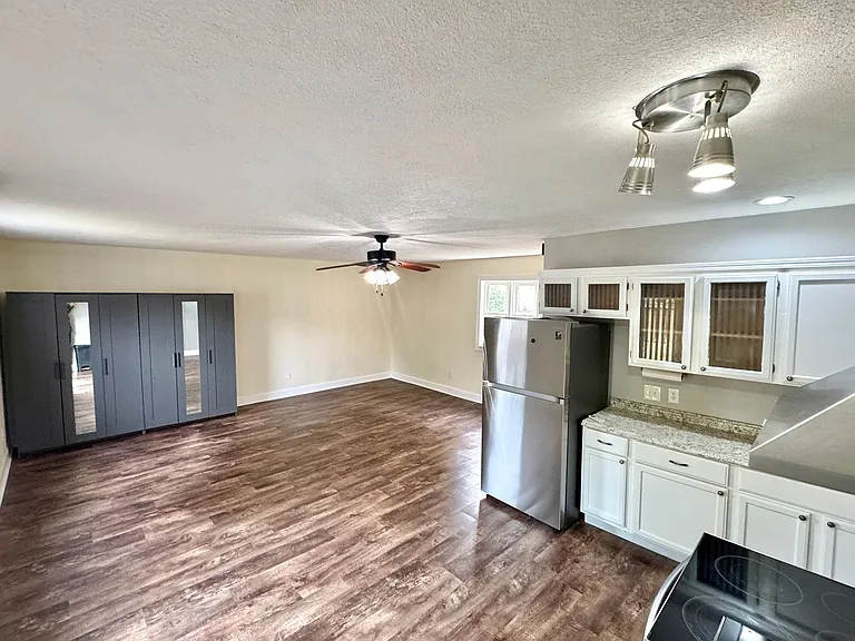 9251 Atwood Ave — Photo 11