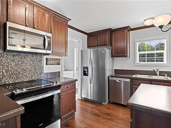 5th image of 5529 Rainbow Dr