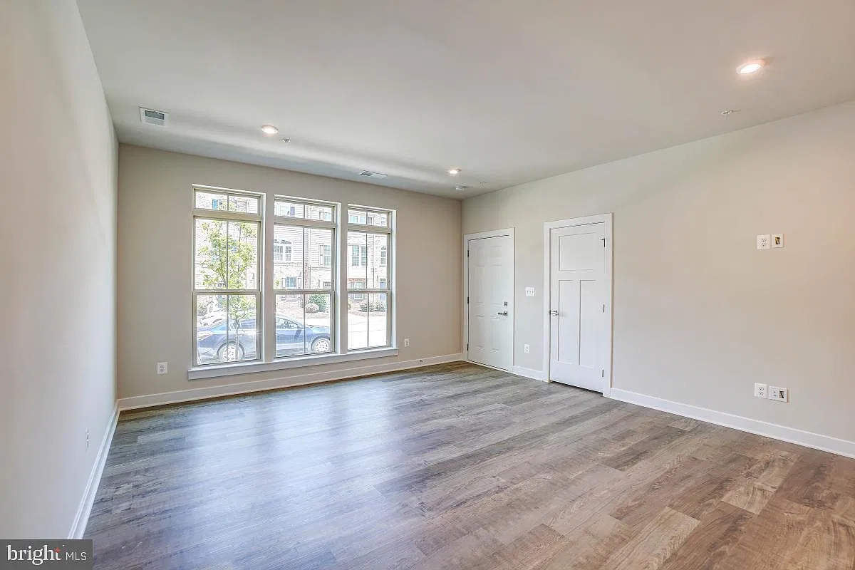 3 bed, 1700 sqft, $2,750 — Photo 4