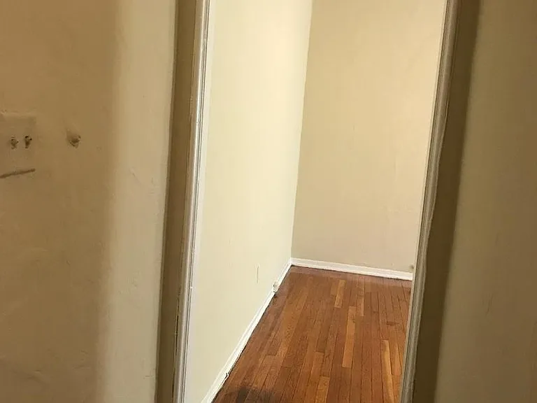 1197 N Ardmore Ave — Photo 3