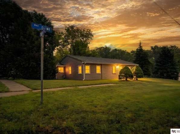 424 W D St, Elmwood, NE 68349