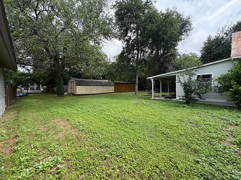 1238 W Hopkins St — Photo 2