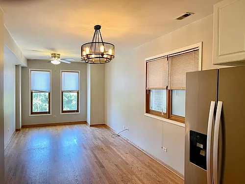 1219 W Erie St #2A Photo 1
