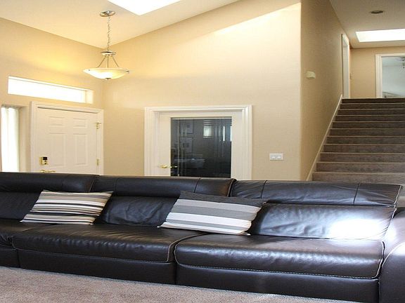 4th image of 4027 Vineyard Ave