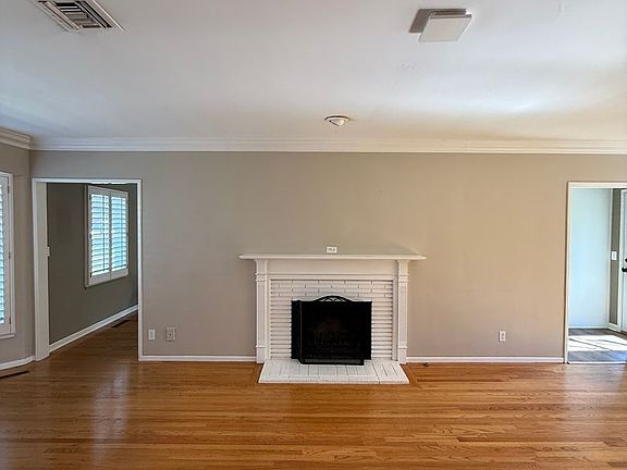 4th image of 18354 Superior St