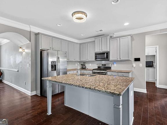 3rd image of 5390 Hennessy Cir