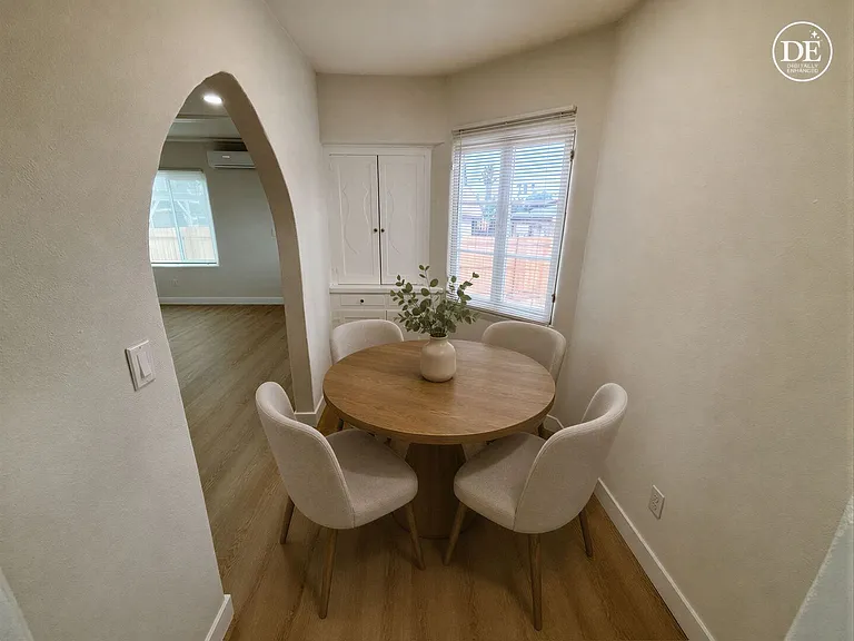24337 Myers Ave — Photo 5