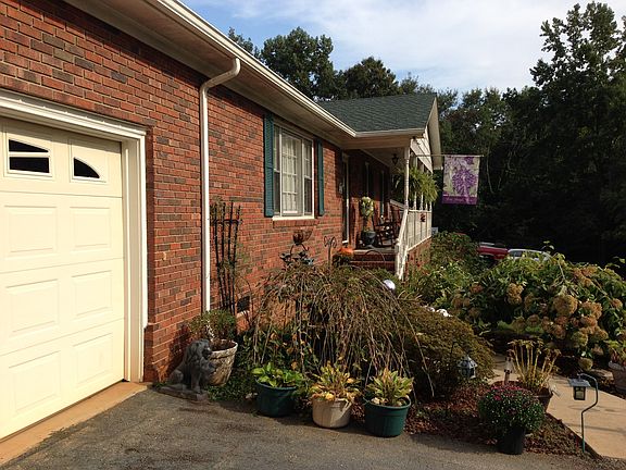 2nd image of 417 S Meadow Dr