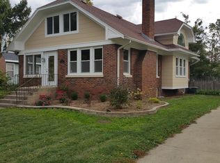 8 S Commonwealth Ave, Aurora, IL 60506