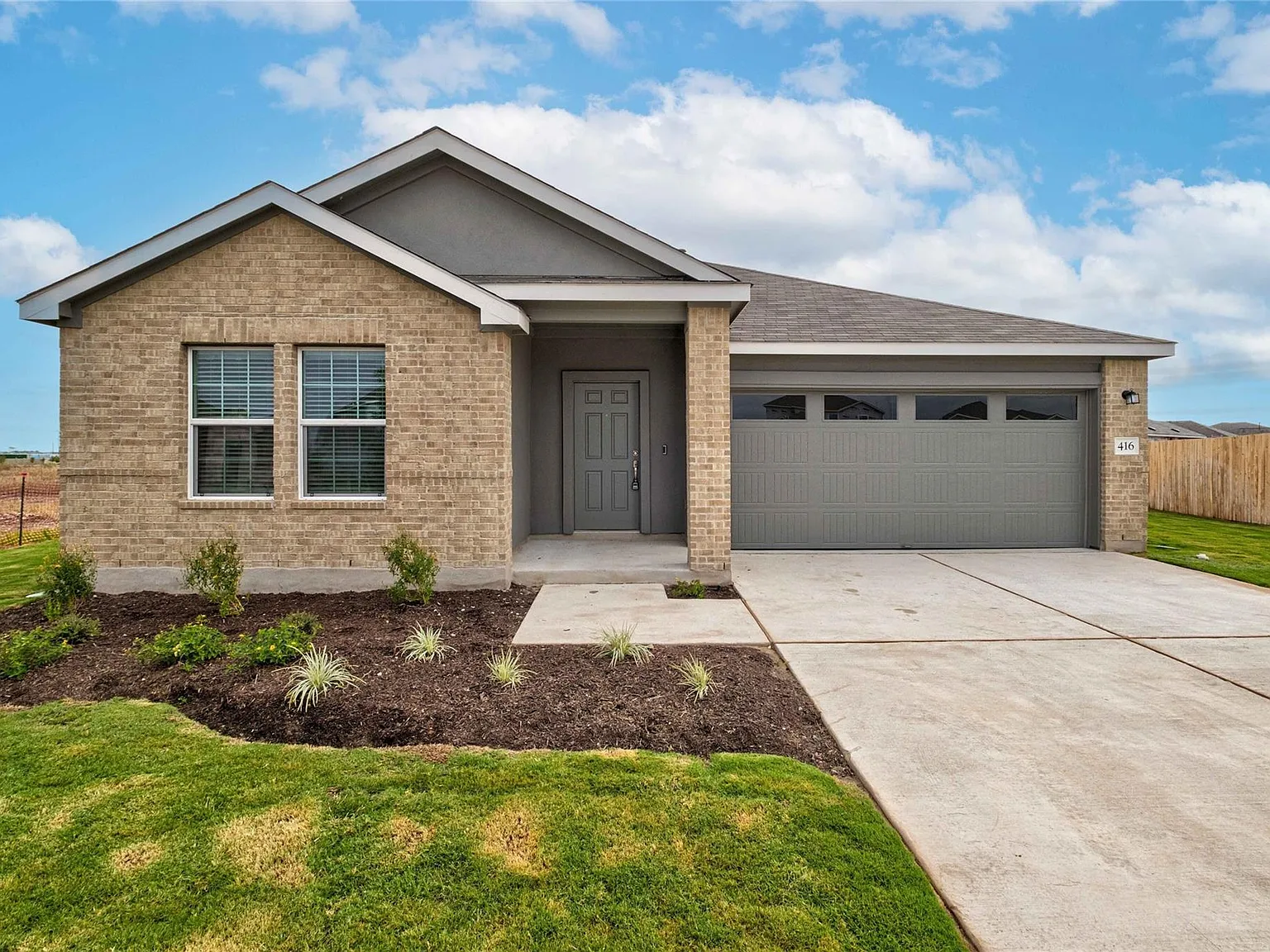 4 bed, 3.0 bath, 2301 sqft, $2,600 — Photo 1