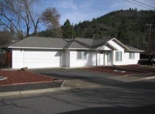 100 Hudspeth Ln, Shady Cove, OR 97539