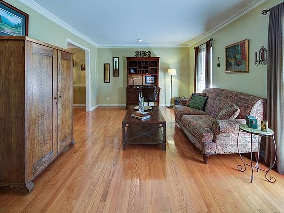 4th image of 2623 Lake Erin Dr