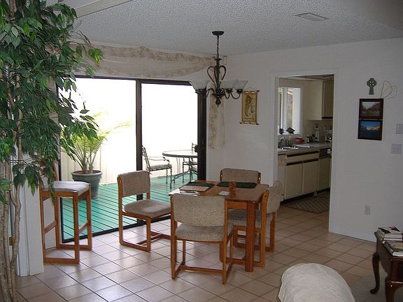 4th image of 209 Weeping Elm Ln