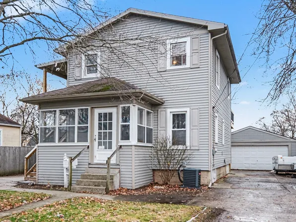 321 Adolph Ave NE, Rockford, MI 49341
