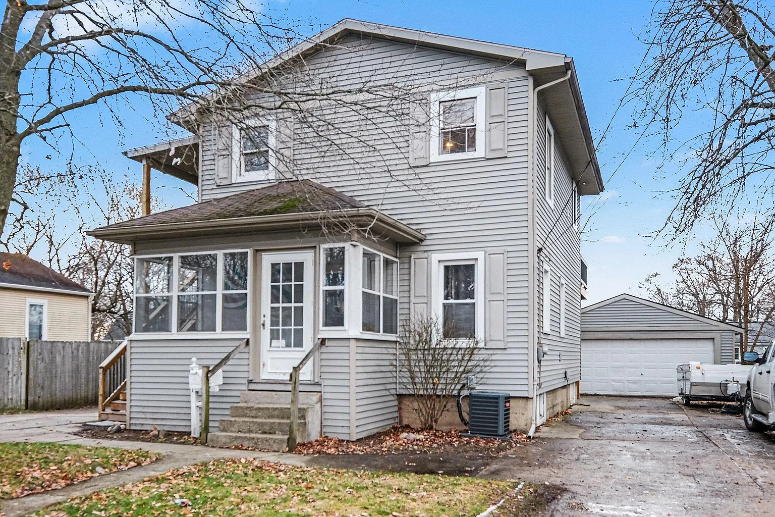321 Adolph Ave NE photo 1