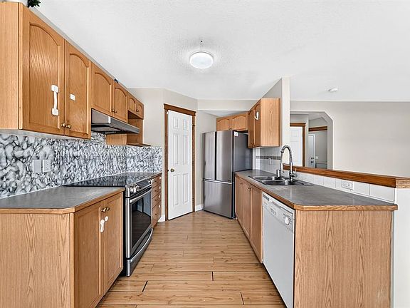 5th image of 145 S Martinvalley Cres NE