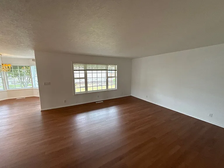 191 McLaughlin Dr — Photo 8