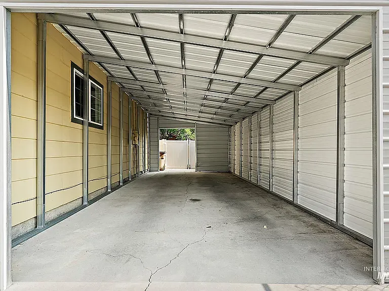 3 bed, 1960 sqft, $3,000 — Photo 4