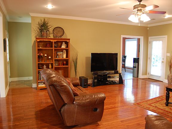 2nd image of 313 Cotton Gin Ln