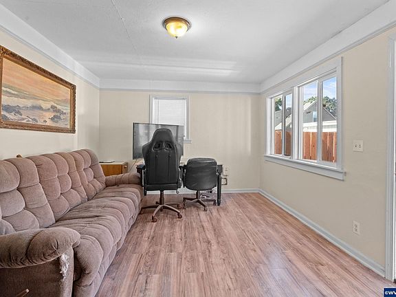 2nd image of 1138 13th St NE #2