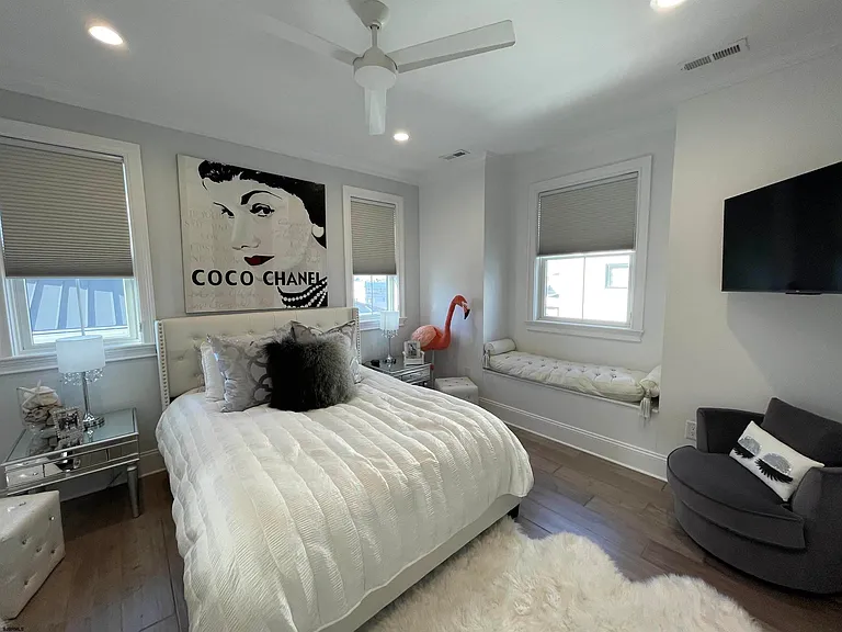 102 S Essex Ave — Photo 39