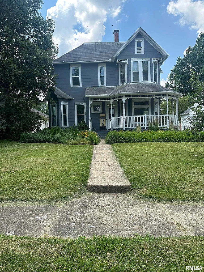 310 E James St photo 1
