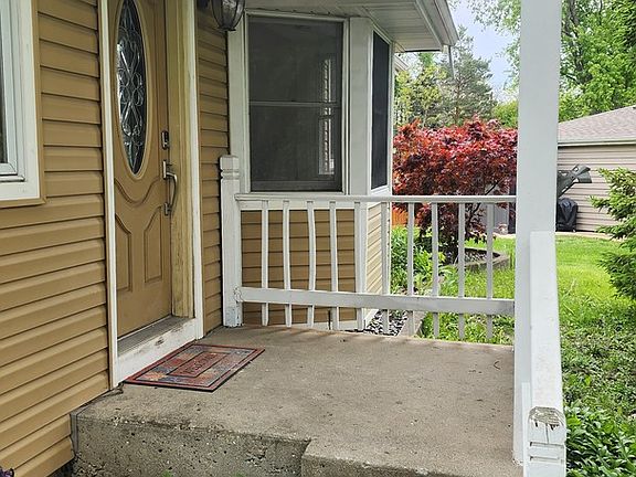 2nd image of 20831 N Maple Ct