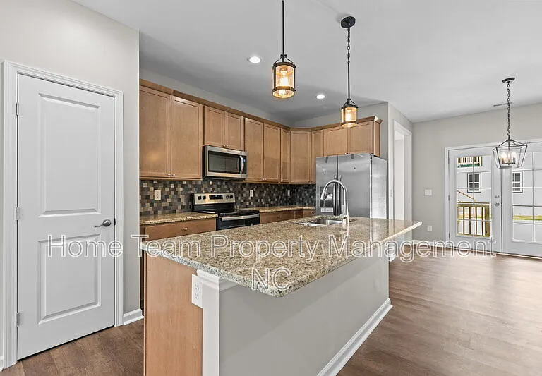 214 N Guthrie #B — Photo 2