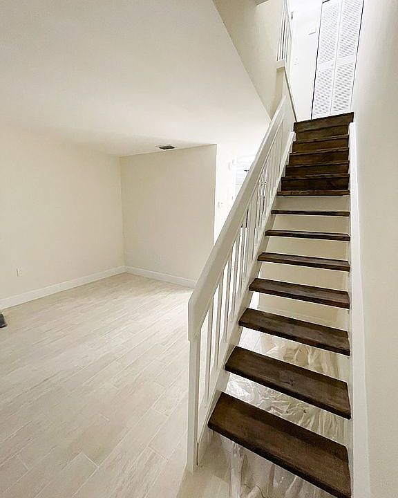 2nd image of 1325 W 41st St