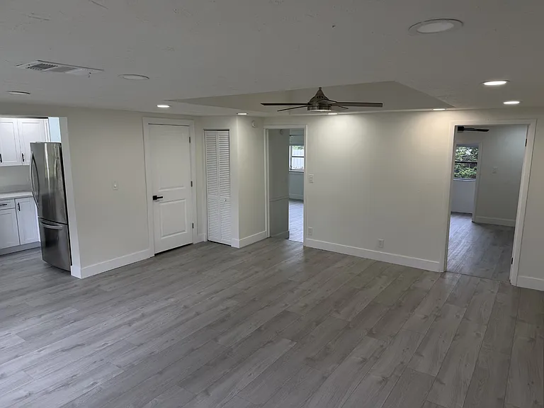 539 Sunset Blvd — Photo 2