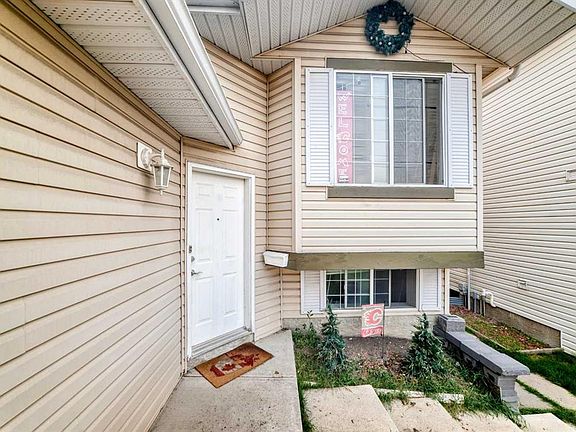 3rd image of 111 W Arbour Stone Cres NW