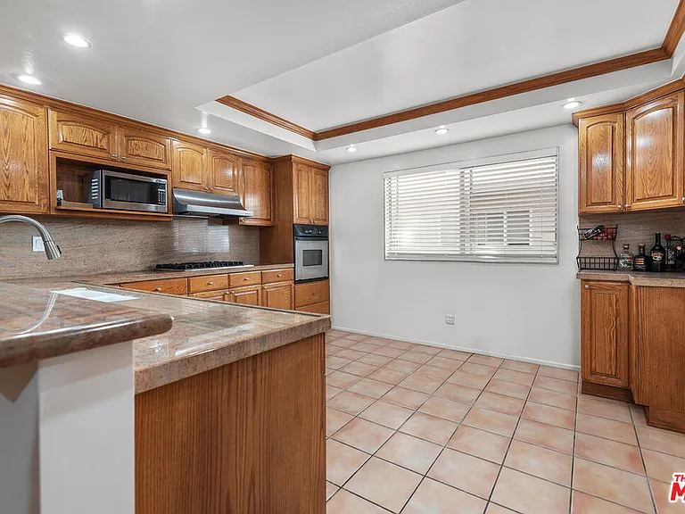 13233 Fiji Way #K — Photo 9