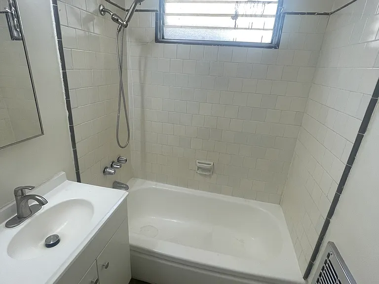 1607 N Harvard Blvd #3 — Photo 9
