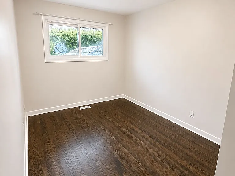 120 Bell Dr — Photo 6