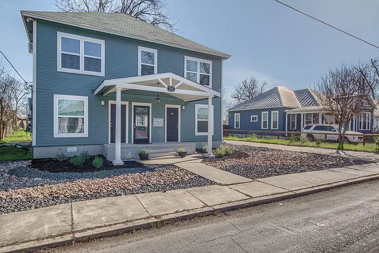 1 bed, 1.0 bath, 700 sqft, $1,000 — Photo 2