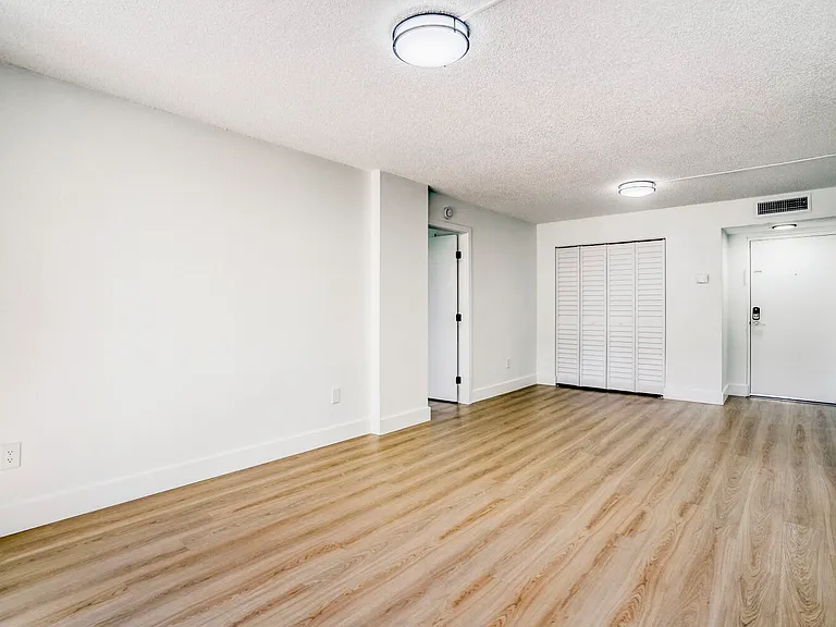 Biscayne — Photo 25