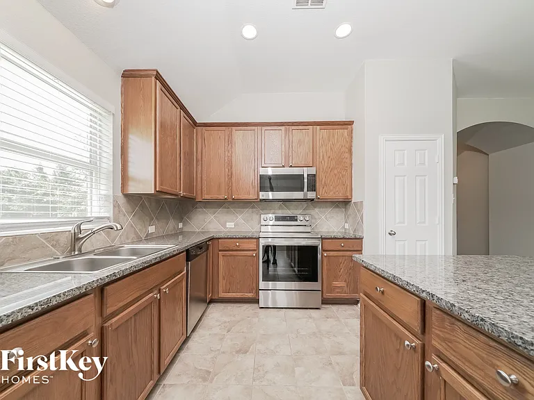1521 Toucan Dr — Photo 7