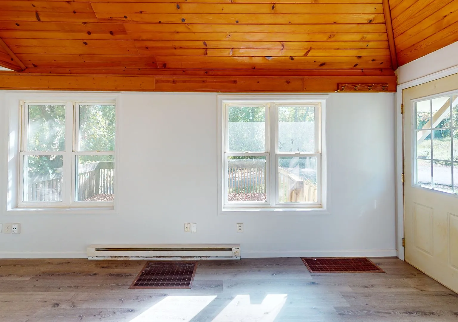 Welcome to 2812 Vermont St Lansing MI 48906!! — Photo 4