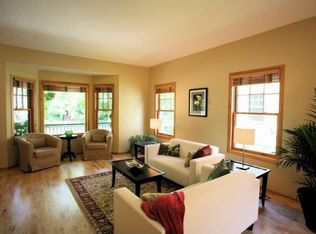 494 Laurel Ave, Saint Paul, MN 55102