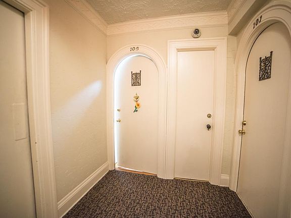 5th image of 4746 Roanoke Pkwy APT 403