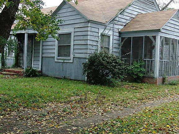 In the shadows of the Medical Center and minutes to downtown!