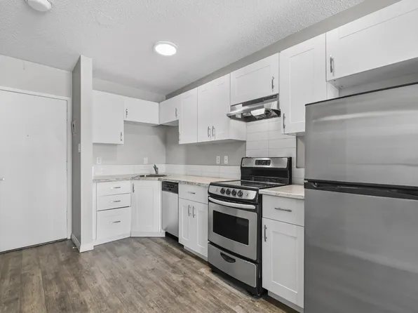 Central on 12th, 725 12th Ave SW, Calgary, AB T2R 0H9