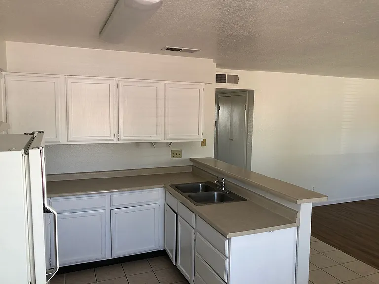 Updated & Move-in Ready 2 Bedroom End Unit in Rio Rancho — Photo 7