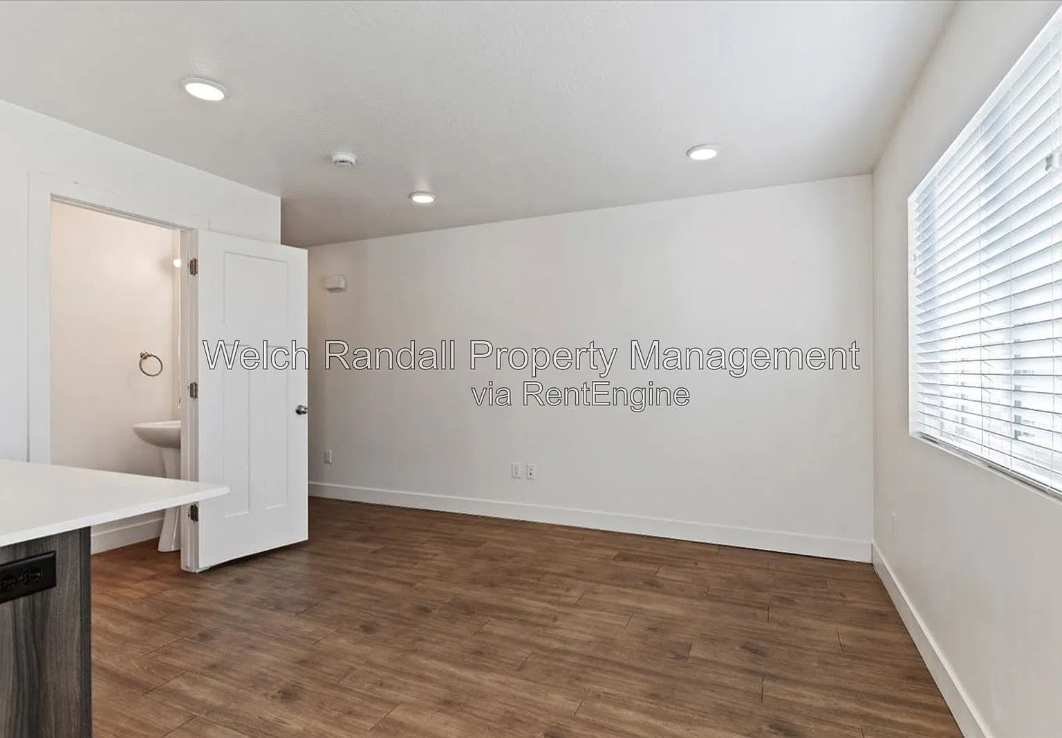 3 bed, 2.5 bath, 1242 sqft, $1,645 — Photo 2