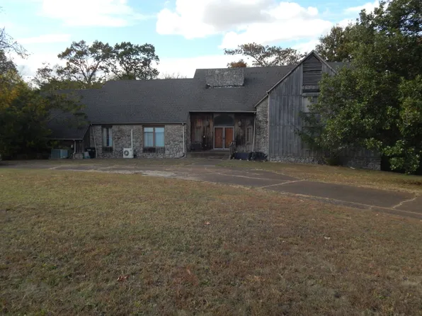 303 E Park Ave, Collinwood, TN 38450