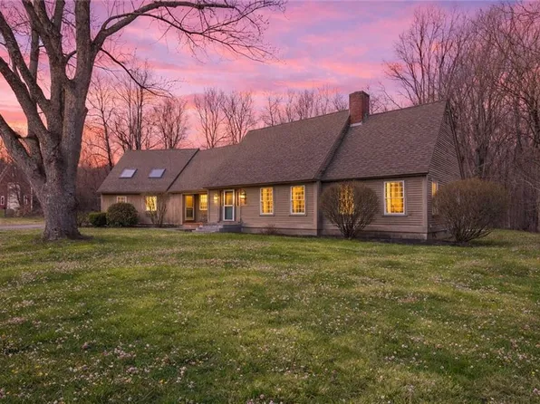 40 Pelham Dr, Fitchburg, MA 01420