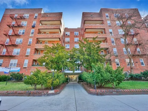 2727 Ocean Parkway image 2 of 6