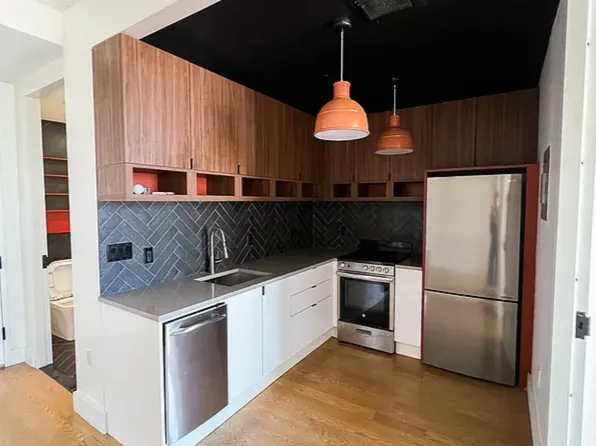 824 Lexington Avenue image 1 of 17