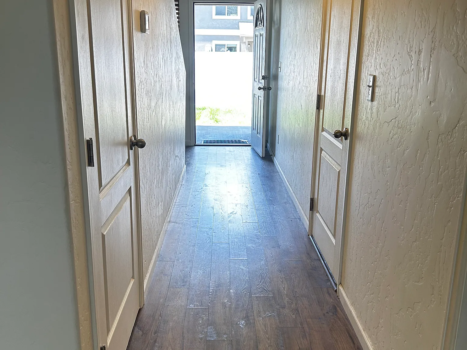 3 bed, 2.5 bath, 1367 sqft, $2,050 — Photo 3