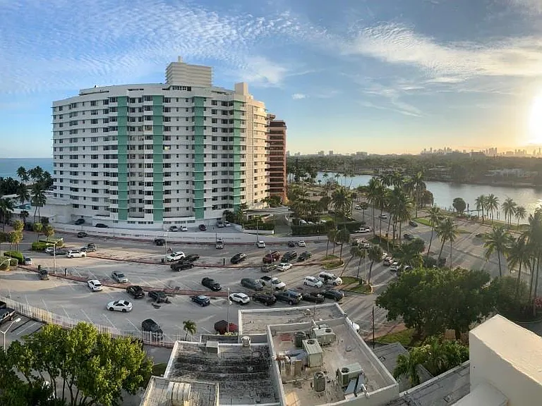 5313 Collins Ave #1004 — Photo 25